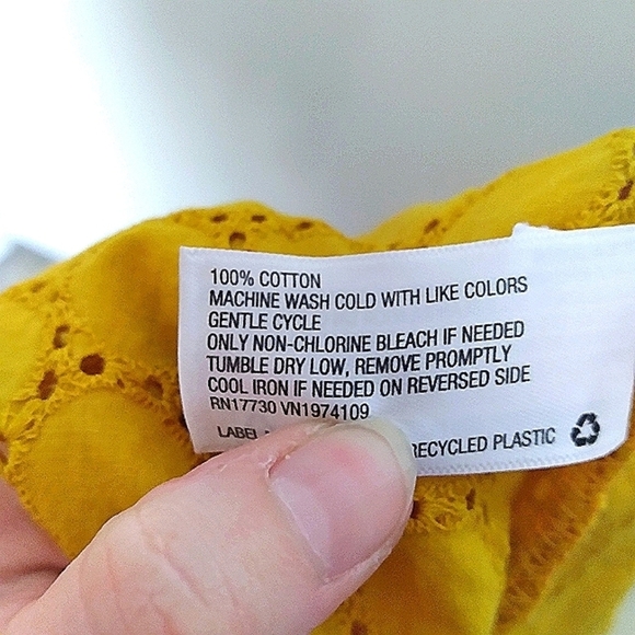 Universal Thread Goldenrod Mustard Yellow Eyelet Lace Short Sleeve Blouse Small - Picture 8 of 8